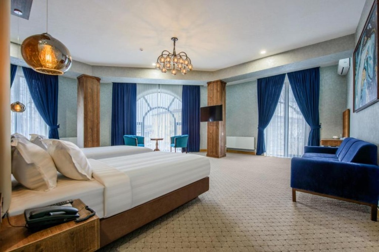 Senior Suite