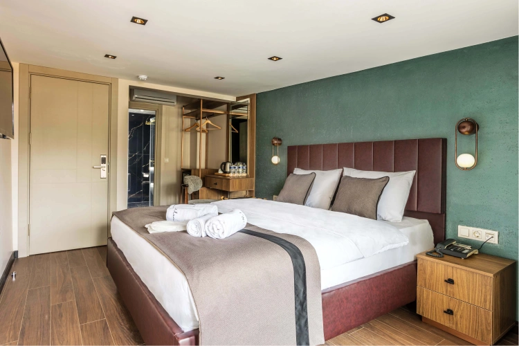 Economy room with balcony and with city view