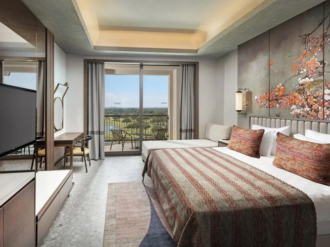 Family Double room with balcony and with golf view