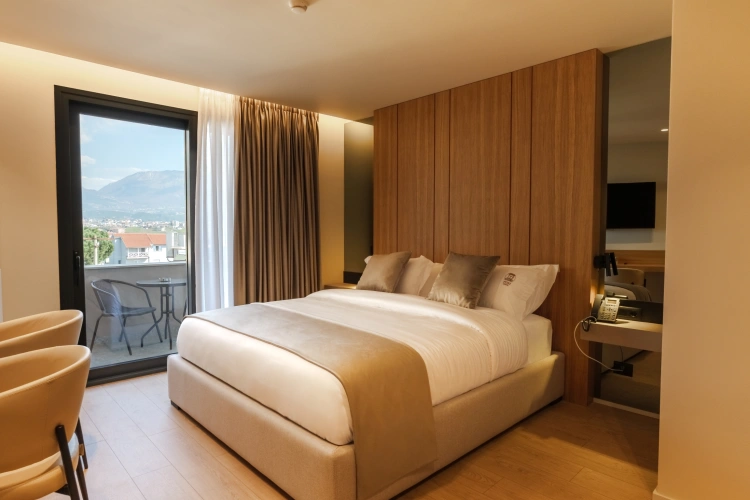 Deluxe Family room with balcony and with garden view