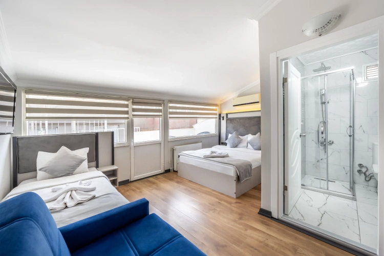Standard Quadruple room with balcony