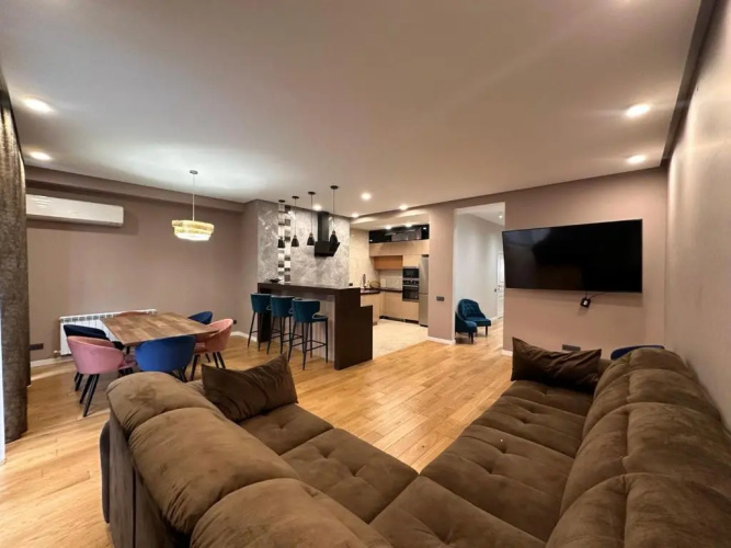 2 Bedroom Apt On Republic Square Apartments