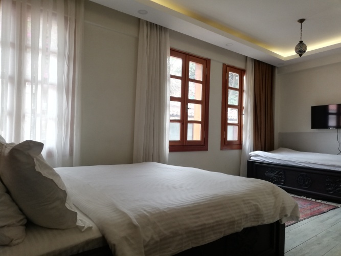 Standard Triple room with city view