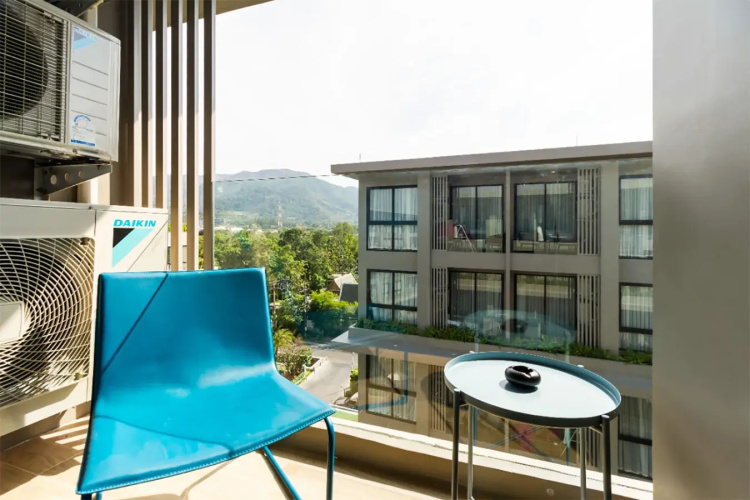 Diamond Condominium by Alexanders Apartments