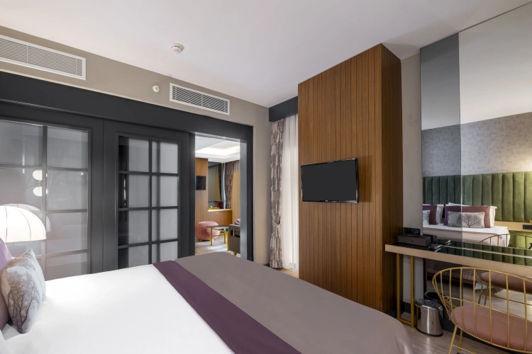 Double Suite with balcony and with partial sea view