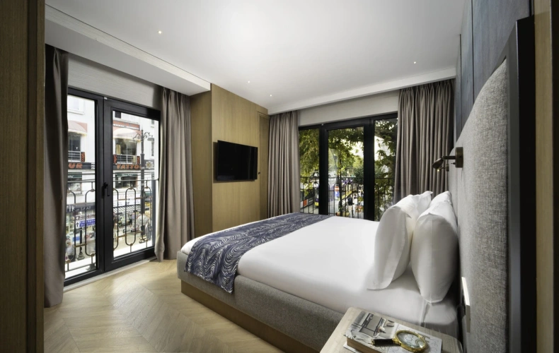 Corner Suite with view