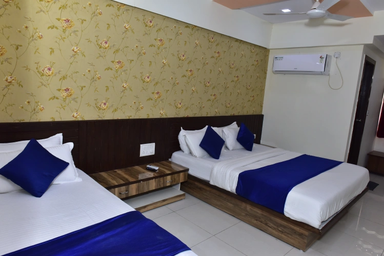 3 Bedrooms Deluxe room with view