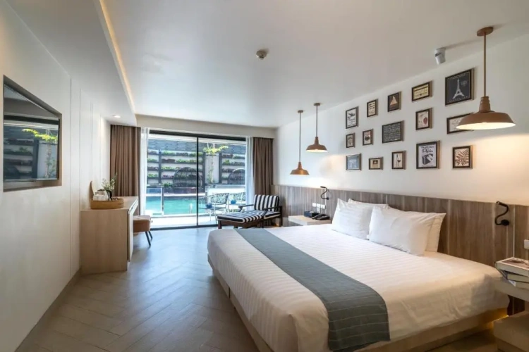 Pool Access Double room with balcony