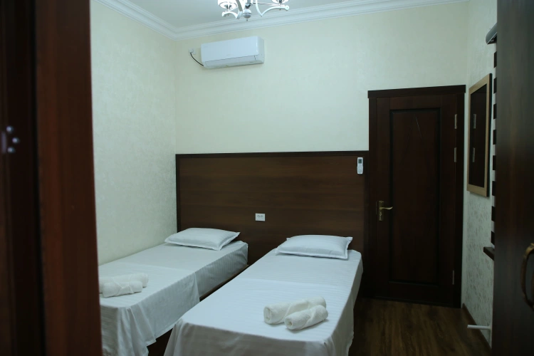 2 Bedrooms Comfort room with view