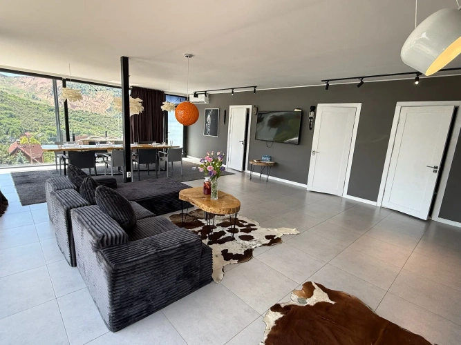 3 Bedrooms Luxury Apartment with balcony