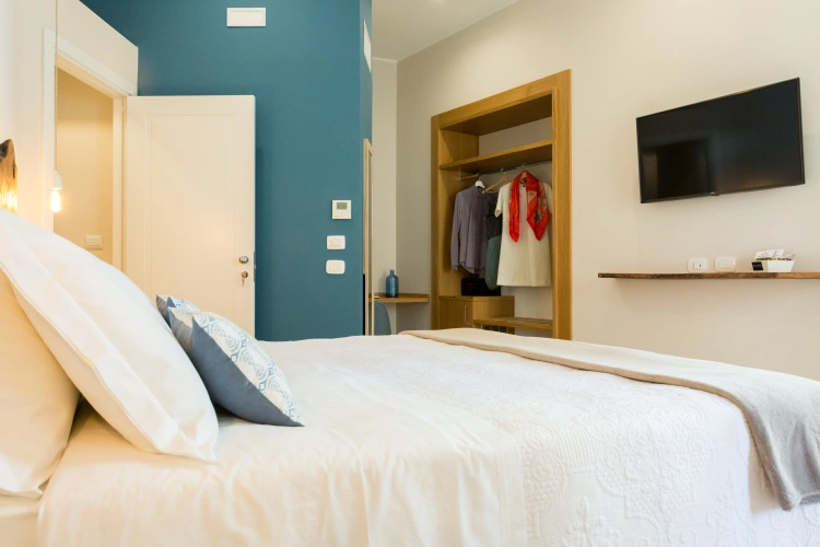 Deluxe room with balcony and with city view