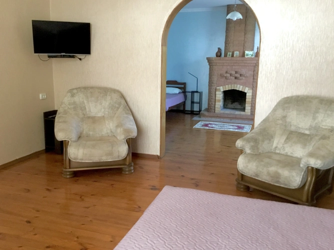 Suite with courtyard view