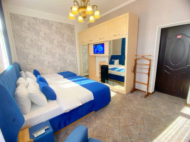 Standard Triple room with city view