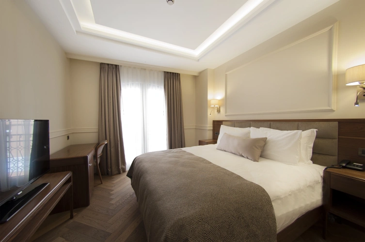 Standard Double room with city view