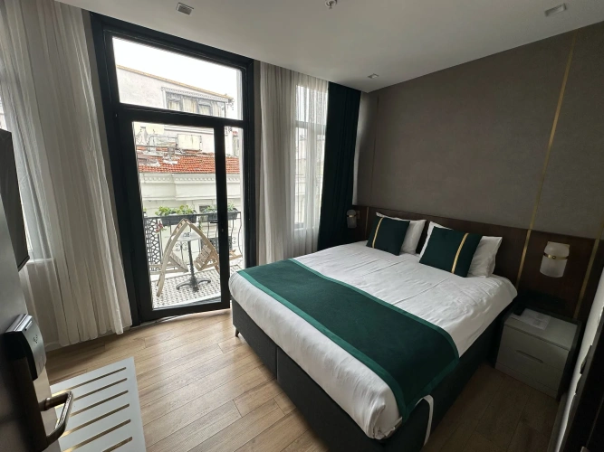 1 Bedroom Balcony Double room with balcony and with city view