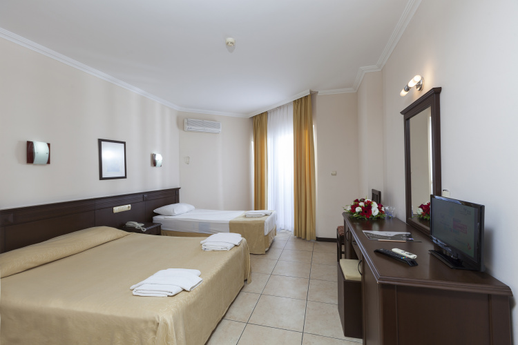 Standard Triple room with balcony
