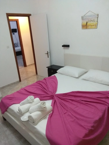 2 Bedrooms Apartment with garden view