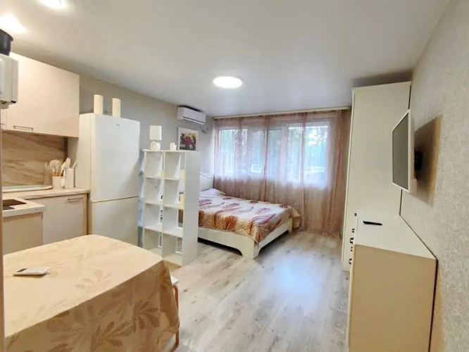 2 Bedrooms Apartment with courtyard view