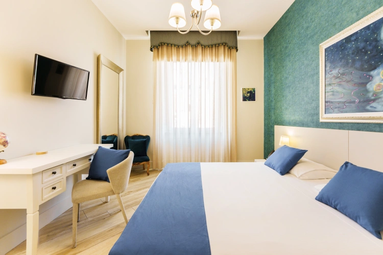 Junior Suite with balcony and with city view