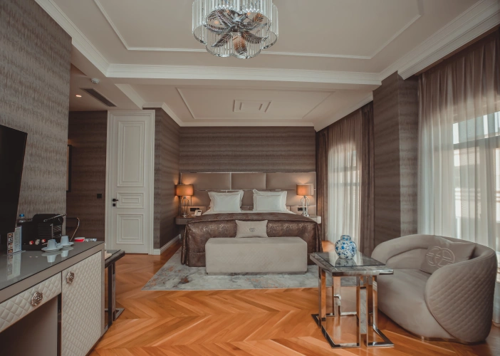 Corner Double Suite with partial sea view