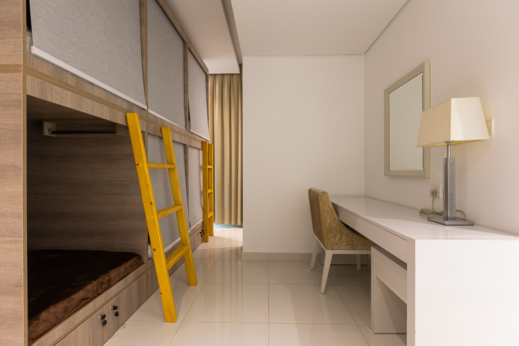 Bed in Dorm (male dorm) with balcony and with city view