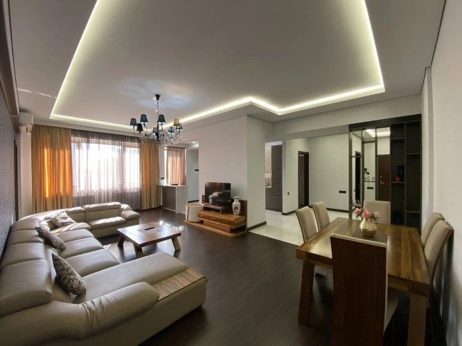 4 Bedrooms Apartment with balcony