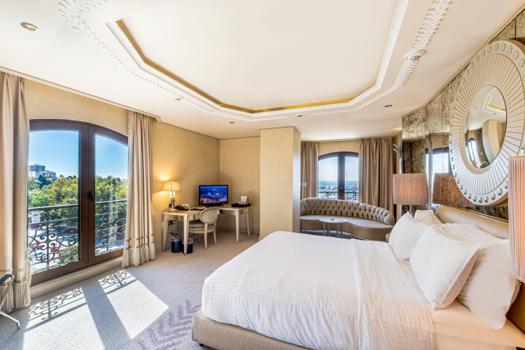 Corner Double room with marina view