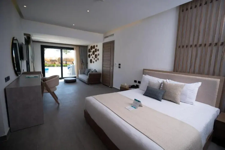 Executive Pool Suite with balcony