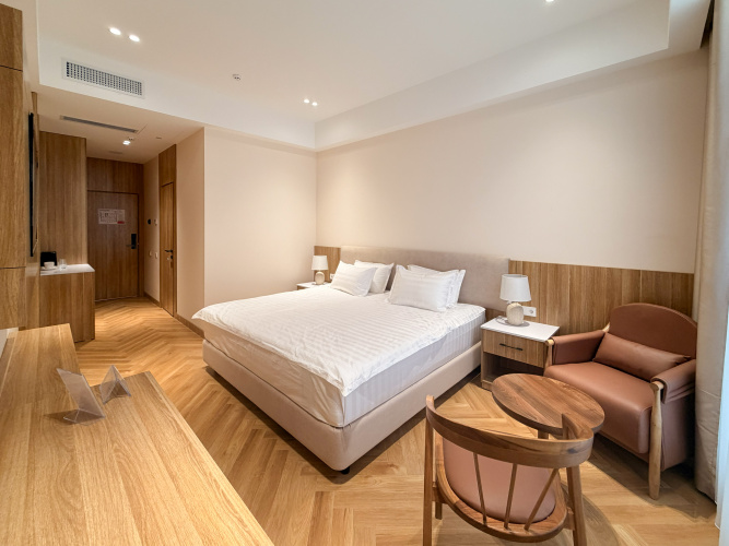 Standard Double room with city view