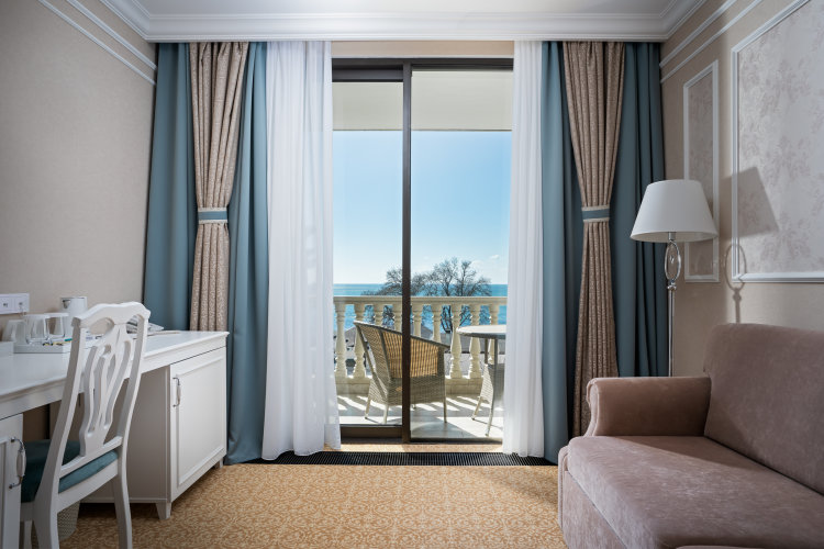 Двухместный номер Standard с балконом и с видом на море (двуспальная кровать) - изображение 1