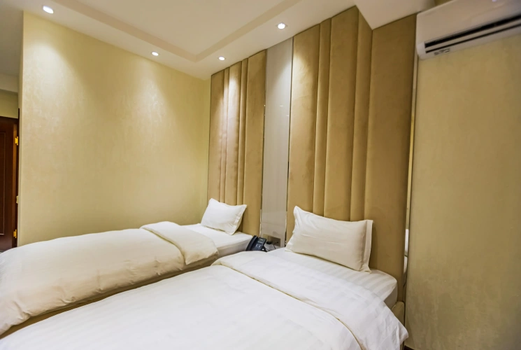 Standard Twin room with courtyard view