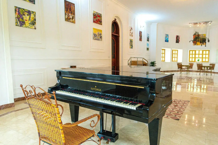 Chabiant Winery Hotel