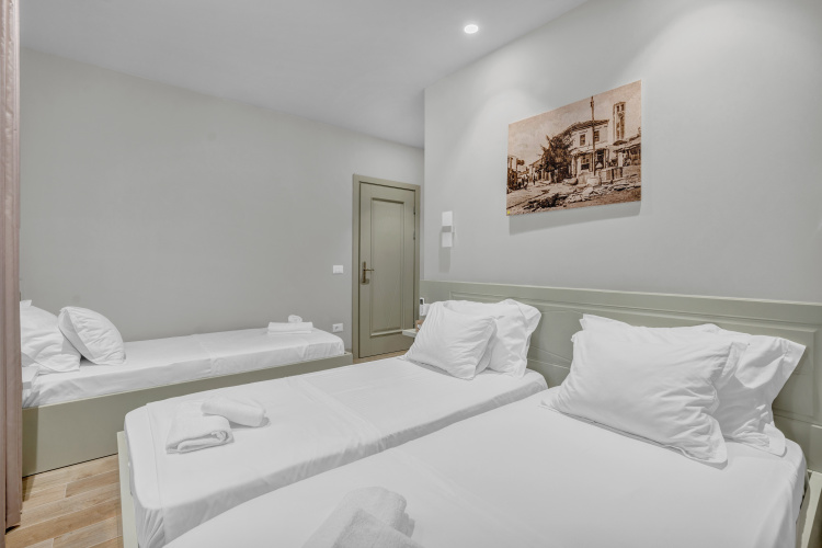 Standard Triple room with garden view