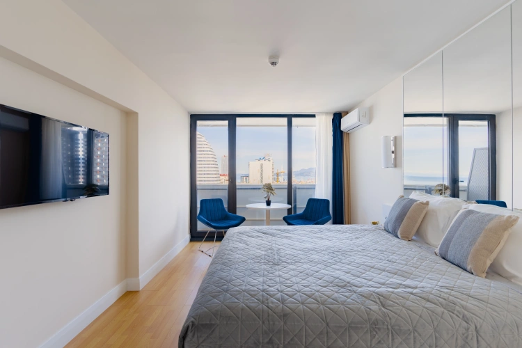 Apartment with balcony and with sea view
