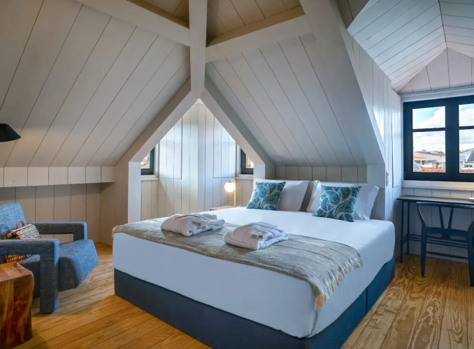 Roof Top Double Attic room with city view