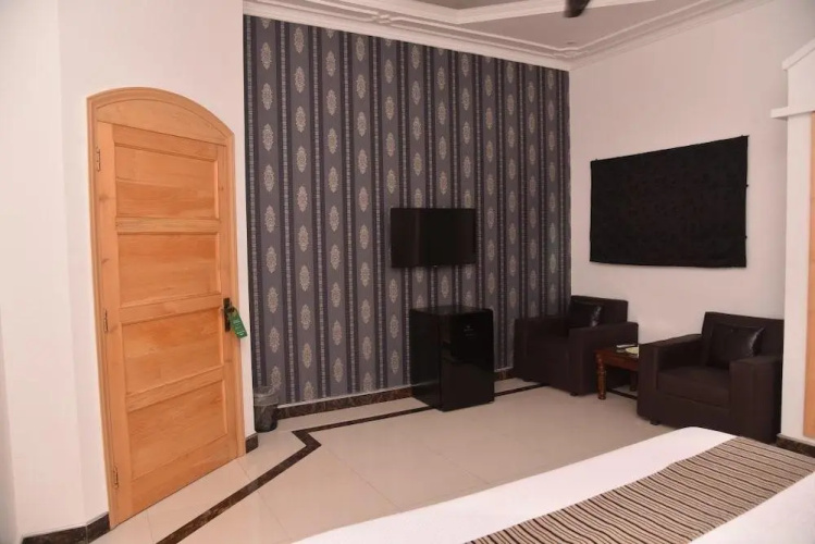 Lawrence View Hotel