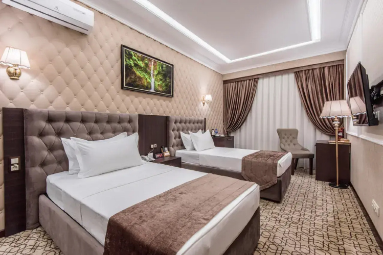 Huayue Mansion Hotel