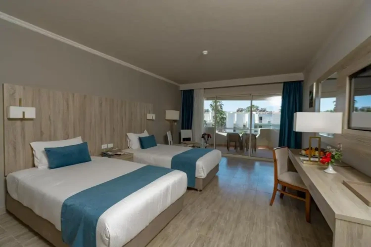 Standard Double room with land view