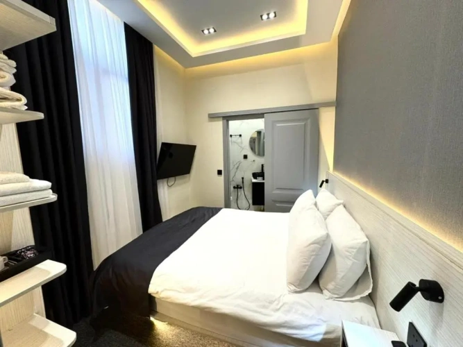Standard room with courtyard view