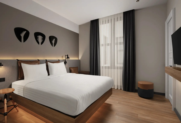 Moxy Atrium View Double room