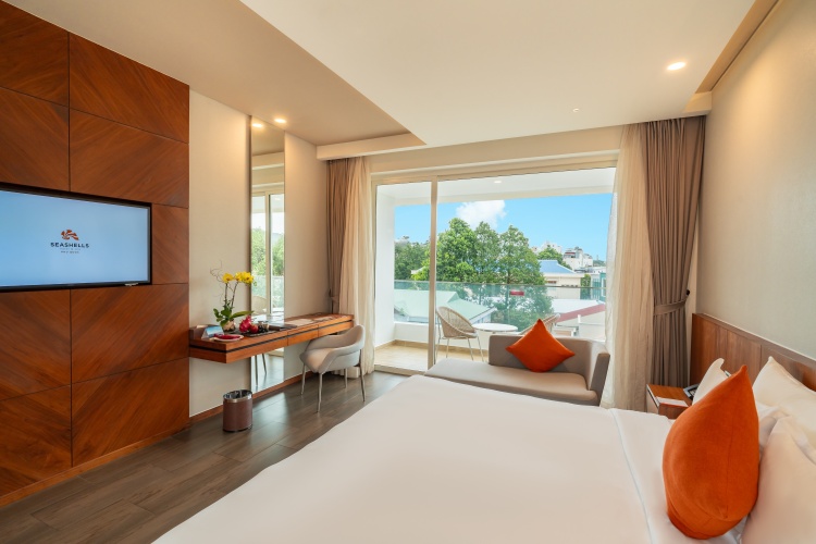 Classic Double room with city view