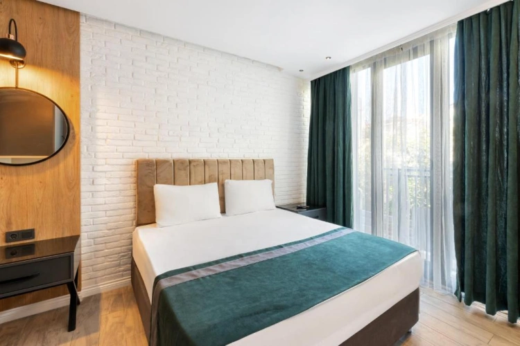 Quadruple Deluxe Suite with city view