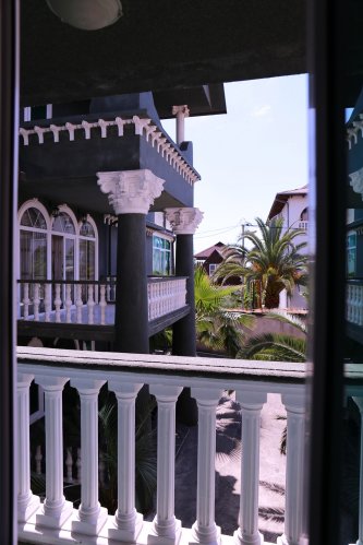 Двухместный номер Standard с балконом и с видом на внутренний двор (двуспальная кровать) - изображение 1