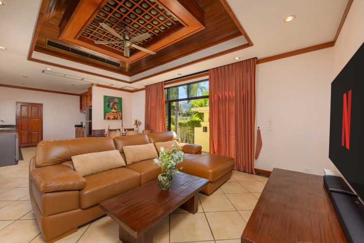 Traditional Thai 2BR in Baan Bua Estate Villa