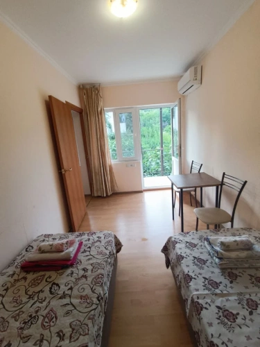 2 Bedrooms Family room with balcony and with view