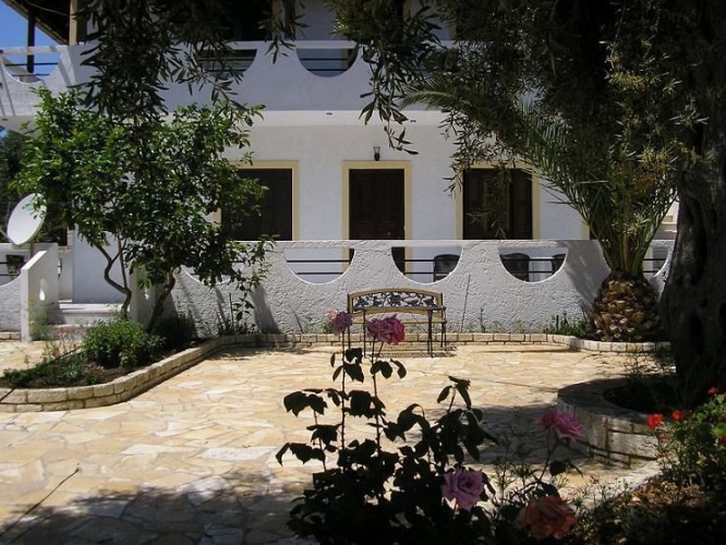 Family Apartment with garden view