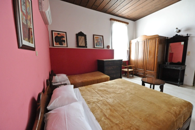 Standard Triple room