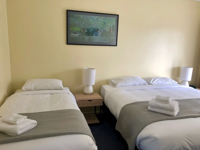 Standard Triple room
