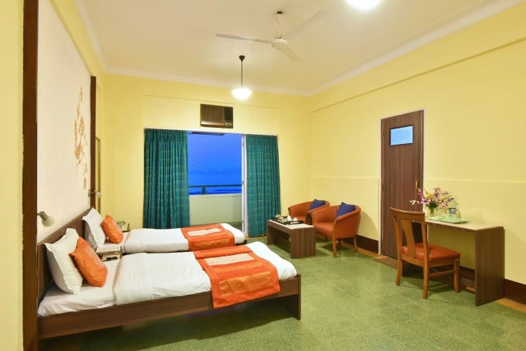 Deluxe room with balcony and with sea view