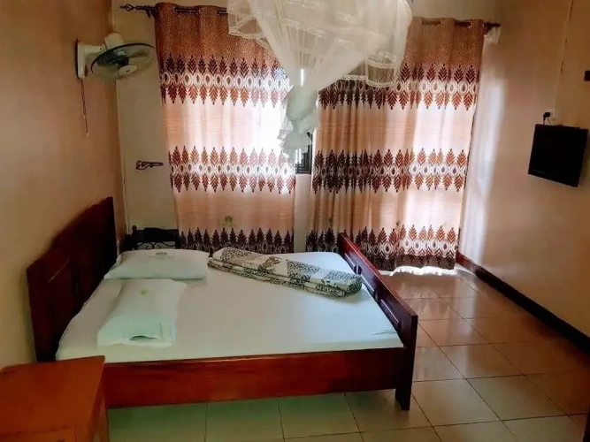 Deluxe Double Basement room with garden view